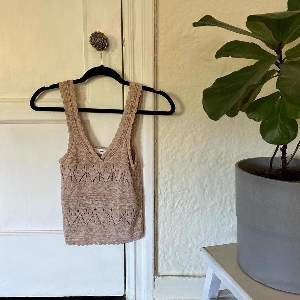 Sleeveless Mango Knit V-Neck Tank Top in Beige/Pink